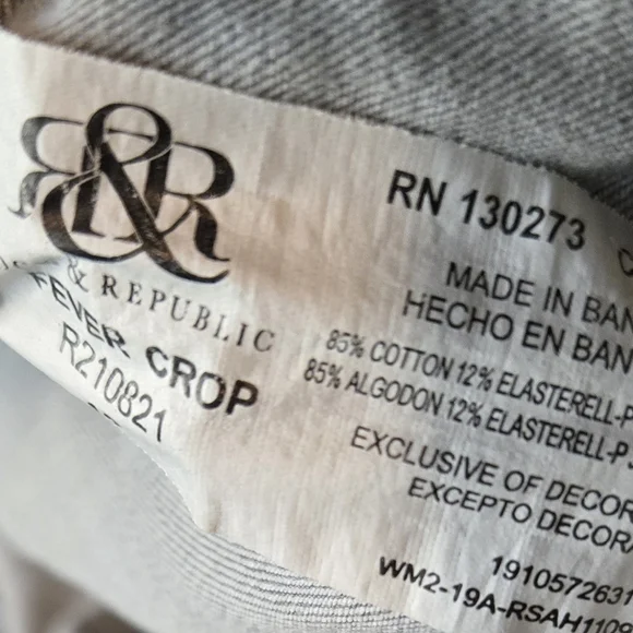 Rock & Republic Pull On Fever Crop - Picture 6 of 6